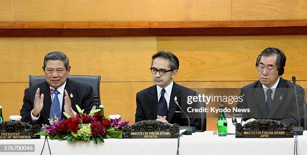 Indonesia - Indonesian President Susilo Bambang Yudhoyono delivers a speech during a meeting by foreign ministers of Japan and the Association of...