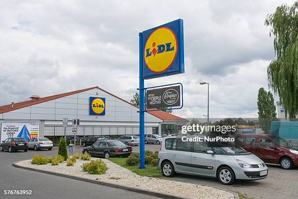 July 2016 - According to consumer organisation Foodwatch past from Lidl contains mineral oils linked with cancer. Machines used during the production...