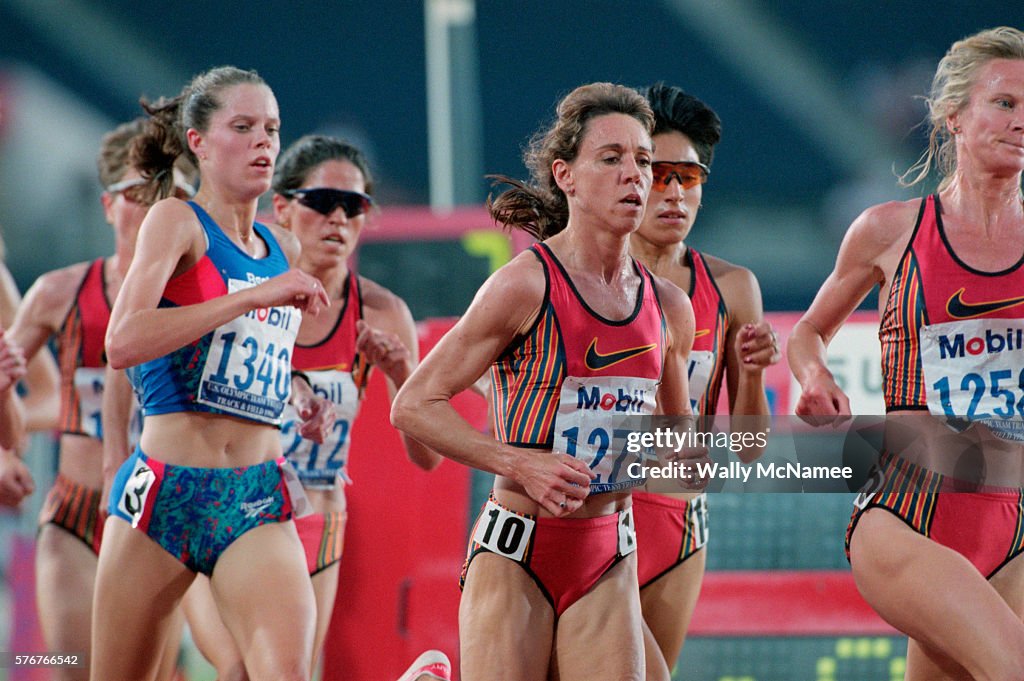 Mary Decker Slaney and Others in the 10,000 Meter Run