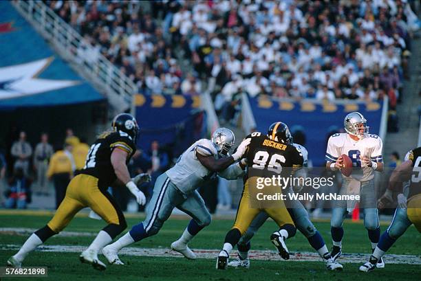 Dallas Cowboys quarterback Troy Aikman looks for a receiver during Super Bowl XXX, in which the Cowboys defeated the Pittsburgh Steelers.