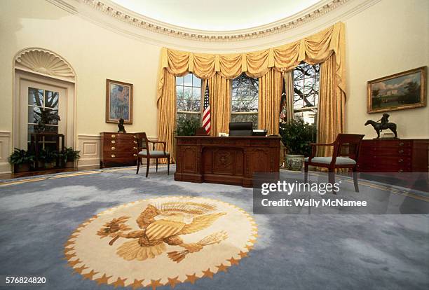 83 Bill Clinton Oval Office Desk Stock Photos, High-Res Pictures, and ...