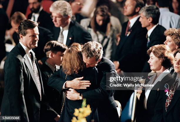 bush family at oklahoma city prayer service - oklahoma city bombing photos stock pictures, royalty-free photos & images