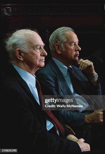 dr. linus pauling and paul warnke - paul warnke stock pictures, royalty-free photos & images