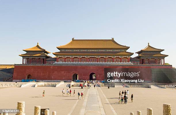 meridian gate at the forbidden city - cidade proibida imagens e fotografias de stock