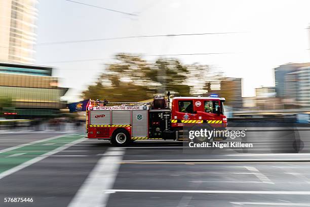 melbourne fire brigade - fire engine �ストックフォトと画像