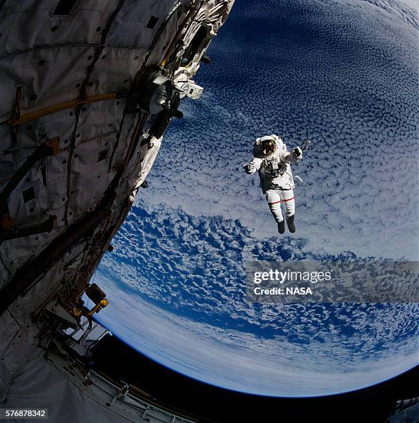 Mark Li Iss Mark Lee Photos and Premium High Res Pictures - Getty Images