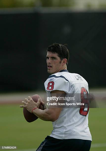 Houston Texans quarterback David Carr performs throwing drills during practice at the Houston Texans training facility on Monday August 8, 2005 in...