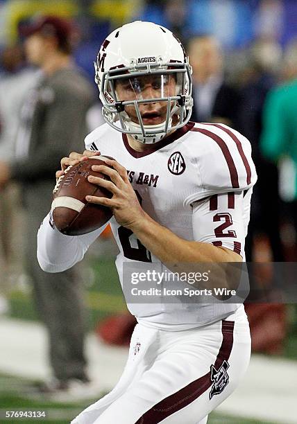 Texas A&M Aggies quarterback Johnny Manziel during the 2013 AT&T Cotton Bowl game between the Texas A&M Aggies and Oklahoma Sooners played at Cowboys...