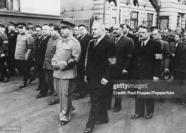 Russian and Soviet politicians march together at the funeral of Soviet Head of State, Mikhail Kalinin in Moscow on 3rd June 1946. Nikolai Bulganin ,...