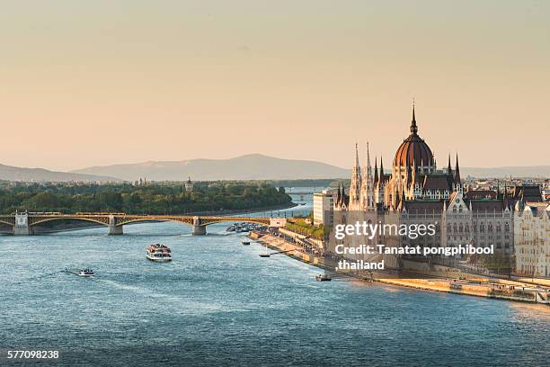 view of budapest, hungary - hongarije stockfoto's en -beelden