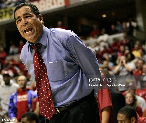 Butler Indiana Coach 221 Indiana Kelvin Sampson Stock Photos, High-Res Pictures, and Images ...
