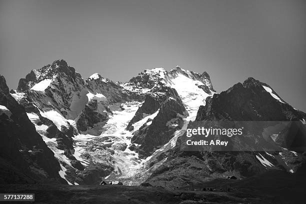 mountain peaks - la grave stockfoto's en -beelden