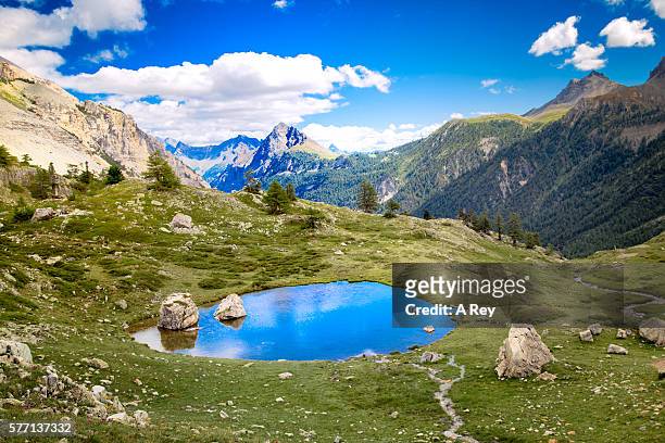 alpine lake - alpi foto e immagini stock