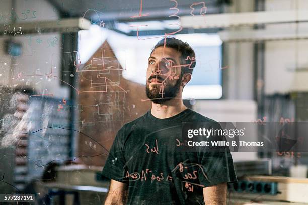 marker staring at electronic schematic - mathematische formel stock-fotos und bilder