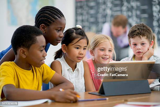 watching an educational video on a tablet - school tablet stockfoto's en -beelden