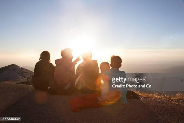 youth group watching a sunset - monte ventoso foto e immagini stock