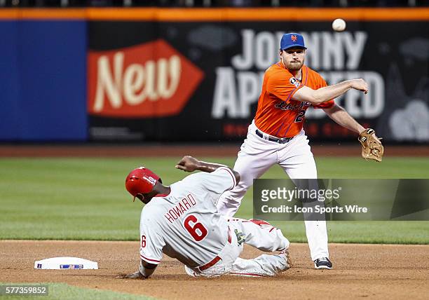 Philadelphia Phillies Catcher Carlos Ruiz [5214] hits into a double play, New York Mets Third baseman David Wright [4650] to New York Mets Second...