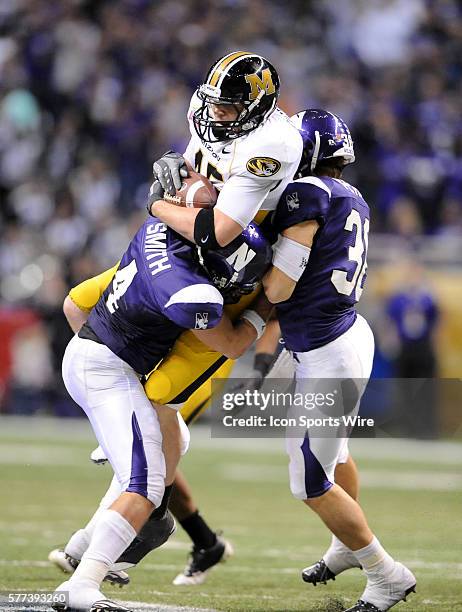 Missouri senior tight end Chase Coffman is sandwiched between two Northwestern defenders during the second half of the 2008 Valero Alamo Bowl in the...