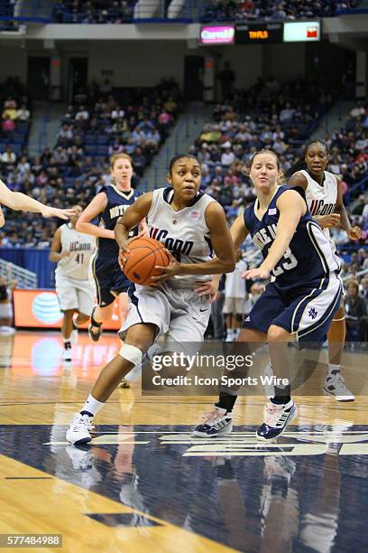 UConn Huskies guard Renee Montgomery dribbles down the lane past Notre Dame Fighting Irish guard Melissa Lechlitner in a 76-66 UConn win at the XL...