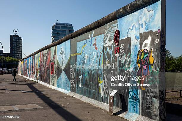 berlin wall, muhlenstrasse - berliner mauer stock-fotos und bilder