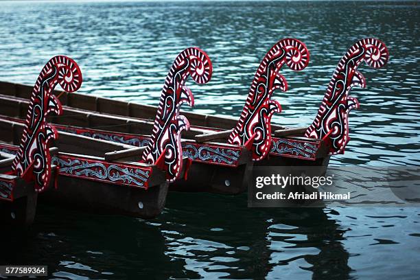 dragon boat - bote dragón fotografías e imágenes de stock