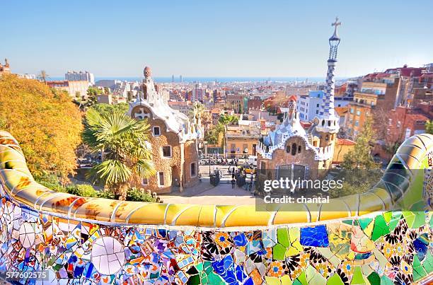 park guell at the city of barcelona - antonio gaudi photos et images de collection