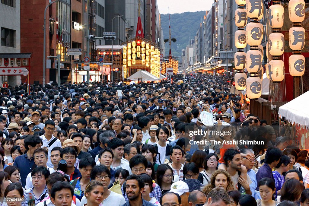 Kyoto Gion Festival Continues
