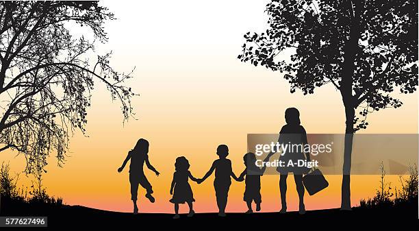 nachmittags-tagespflege-spaziergang - hüpfsprung stock-grafiken, -clipart, -cartoons und -symbole