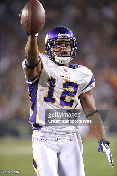 November 1, 2009 Minnesota Vikings wide receiver Percy Harvin makes the catch for a 51 yard gains in the 3rd quarter of the Minnesota Vikings 38-26...