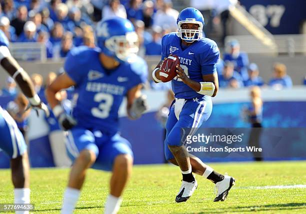 Kentucky QB Morgan Newton sets up to pass to WR Matt Roark during the Eastern Kentucky Colonels versus the Kentucky Wildcats game at Commonwealth...