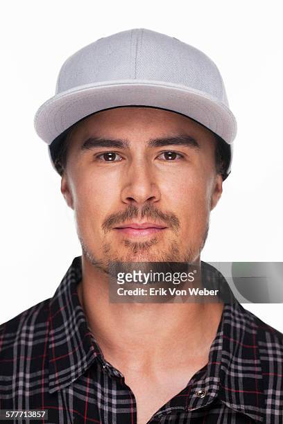 studio portrait of man on white background - cap hat 個照片及圖片檔
