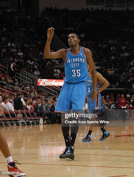 Thunder forward Kevin Durant during 99 - 98 loss to the Rockets at the Toyota Center in Houston, TX.