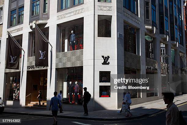 43 Louis Vuitton Flagship Store In London Stock Photos, High-Res