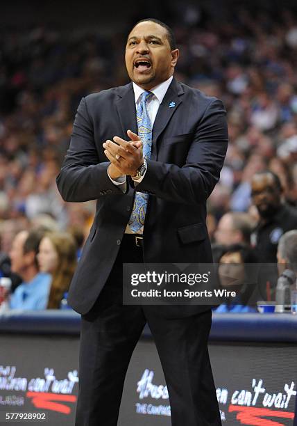 Golden State Warriors head coach Mark Jackson during an NBA game between the Golden State Warriors and the Dallas Mavericks at the American Airlines...