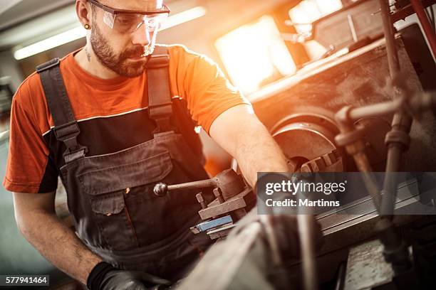 turner worker working on drill bit in a workshop - drill bit stockfoto's en -beelden