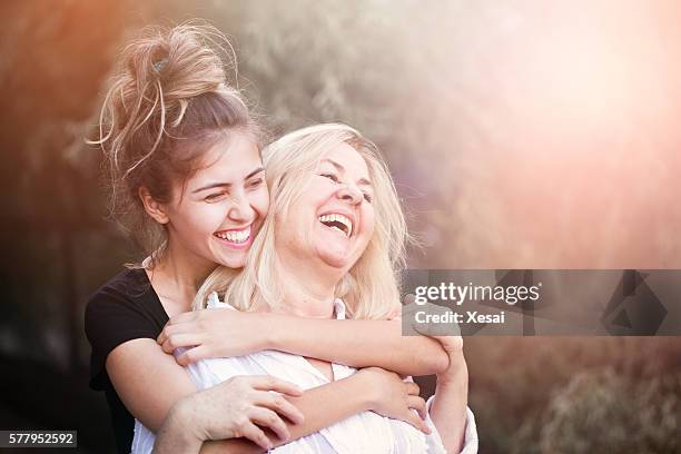 smiling mother with young daughter - smiling mature eyes stockfoto's en -beelden