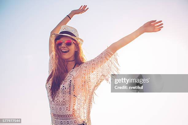 los días de verano - estilo boho fotografías e imágenes de stock
