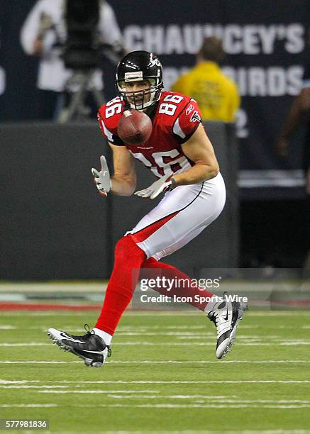 Atlanta Falcons wide receiver Brian Finneran makes the reception in the Green Bay Packers 48-21 victory over the Atlanta Falcons in the NFC...