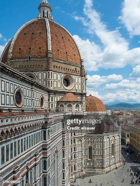 the dome of the cathedral of santa maria del fiore - duomo santa maria del fiore stock pictures, royalty-free photos & images