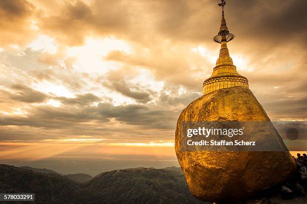 golden rock - kyaiktiyo pagoda - kyaiktiyo pagoda stock pictures, royalty-free photos & images