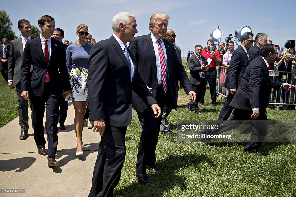 Republicans 2016 Donald Trump, 2016 Republican presidential nominee, center right, and ...