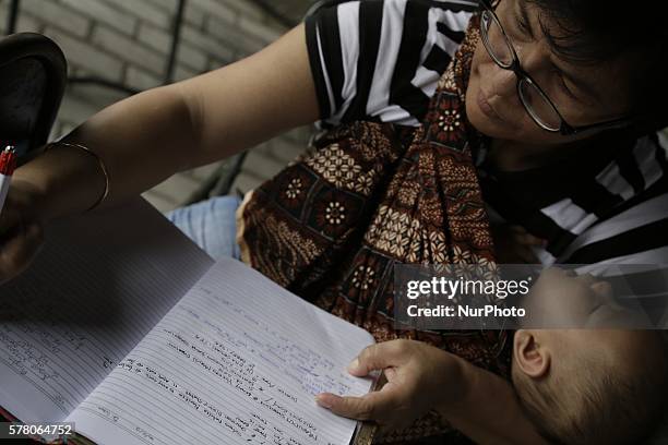 Jakarta, Indonesia, 20 July 2016 : Hundreds of mothers held protest infront of Bunda Hospital, east Jakarta. Indonesia was shocked by the...