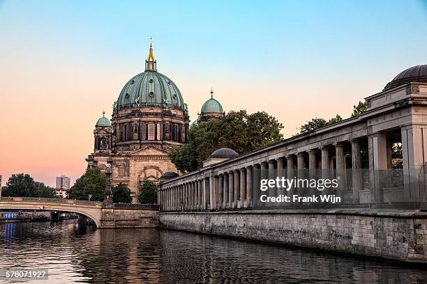 berlin cathedral and spree river - berlijn stock-fotos und bilder