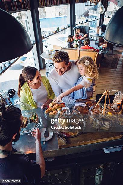 purchasing refreshments for the family - young restaurant stock pictures, royalty-free photos & images