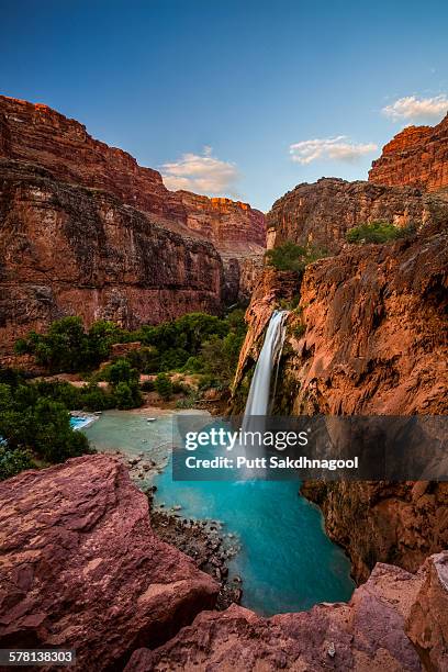 havasu  falls during sunset - supai - fotografias e filmes do acervo