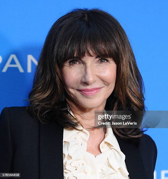 Actress Mary Steenburgen attends Oceana: Sting Under the Stars on July 18, 2016 in Los Angeles, California.