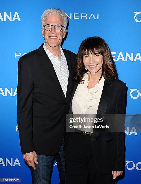 Actor Ted Danson and actress Mary Steenburgen attend Oceana: Sting Under the Stars on July 18, 2016 in Los Angeles, California.