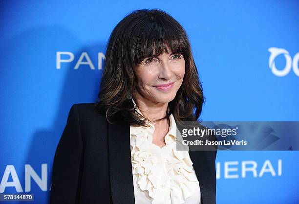 Actress Mary Steenburgen attends Oceana: Sting Under the Stars on July 18, 2016 in Los Angeles, California.