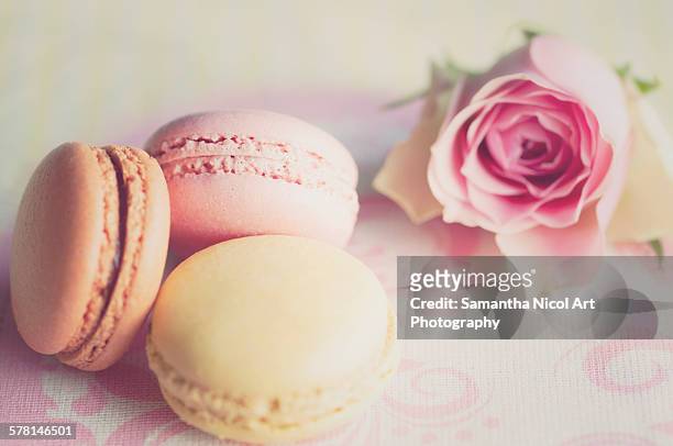 pastels - macarons roses stock pictures, royalty-free photos & images
