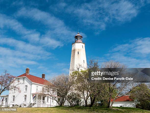 sandy hook lighthouse and keepers residence - ニュージャージー州サンディフック ストックフォトと画像